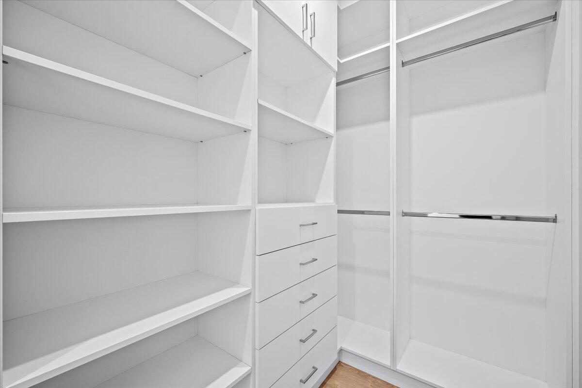 NAUTILUS 220 CONDOMINIUM - Residential