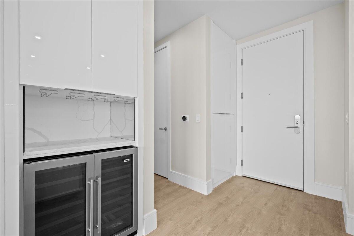 NAUTILUS 220 CONDOMINIUM - Residential