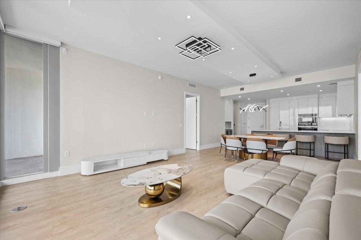 NAUTILUS 220 CONDOMINIUM - Residential