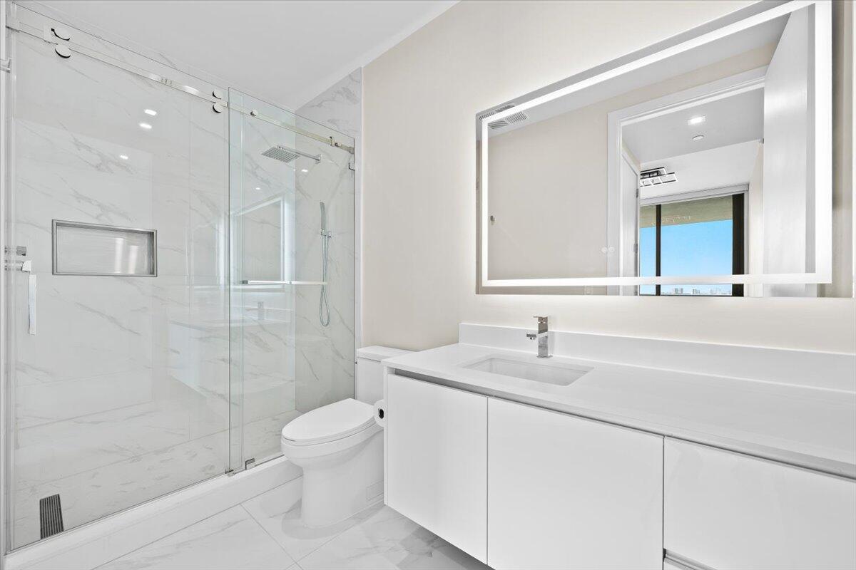 NAUTILUS 220 CONDOMINIUM - Residential