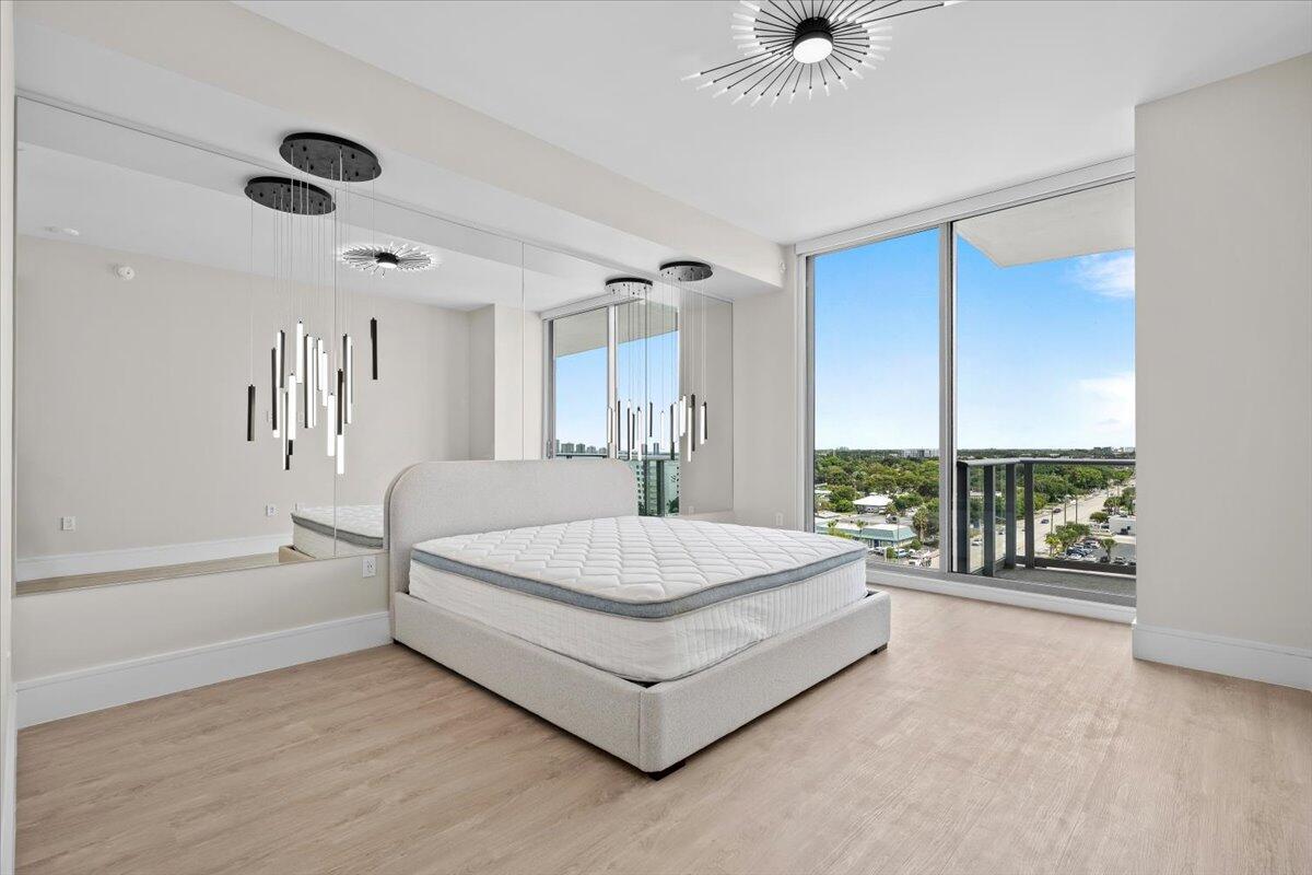 NAUTILUS 220 CONDOMINIUM - Residential