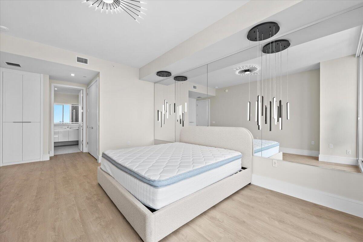 NAUTILUS 220 CONDOMINIUM - Residential