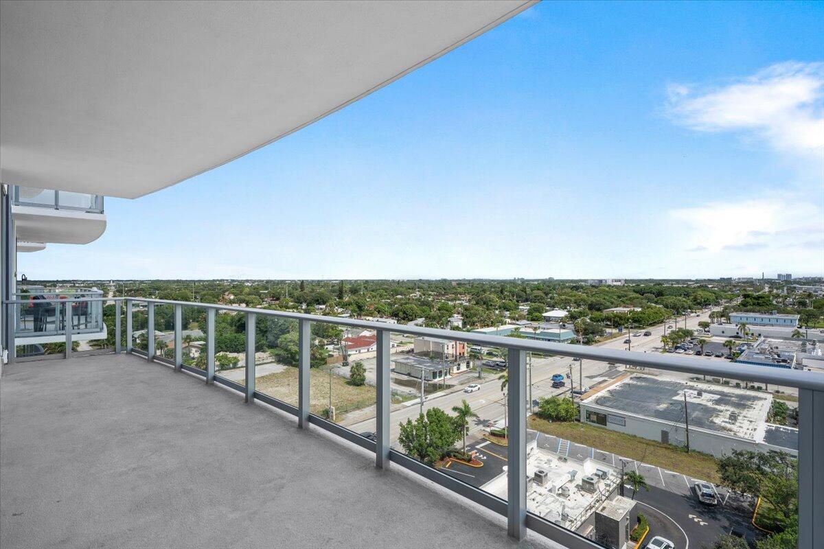 NAUTILUS 220 CONDOMINIUM - Residential