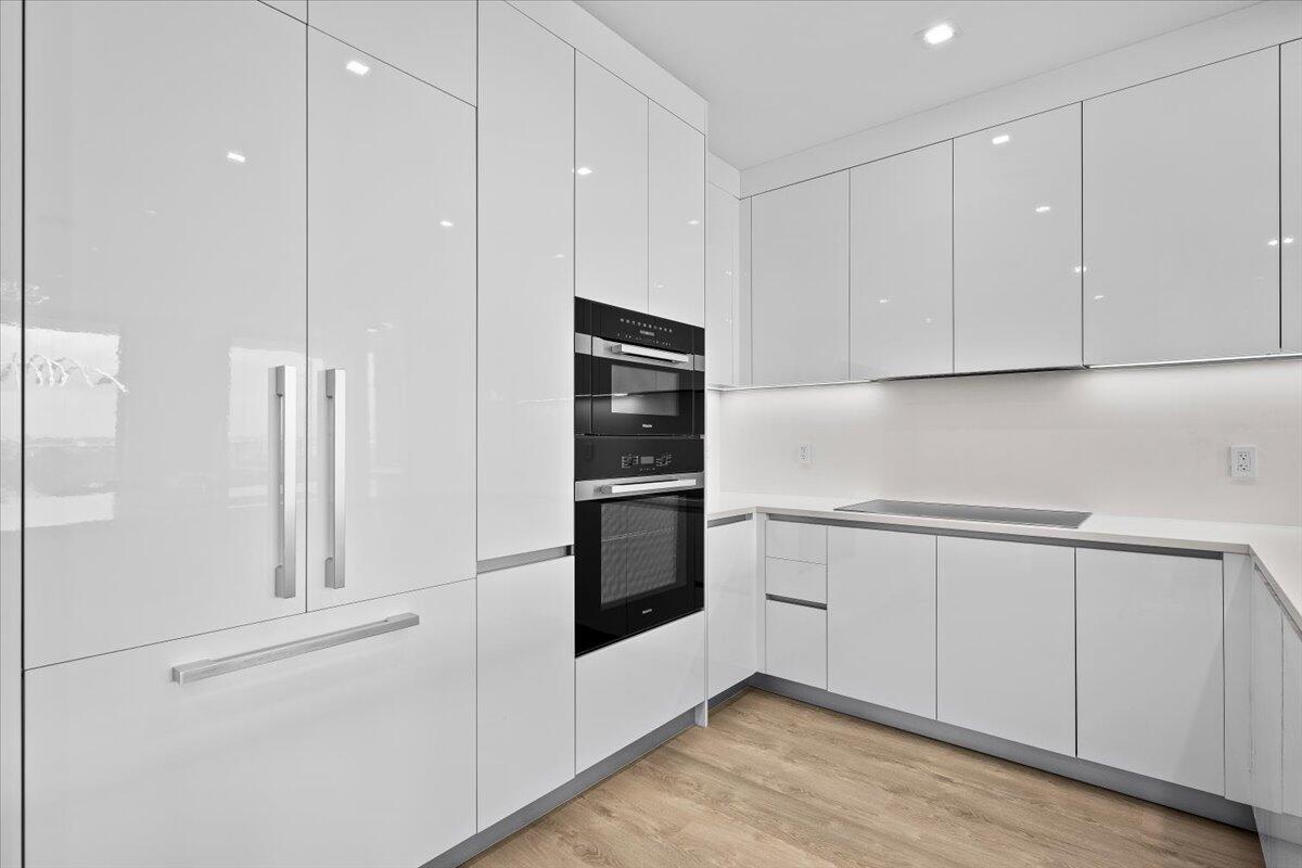 NAUTILUS 220 CONDOMINIUM - Residential