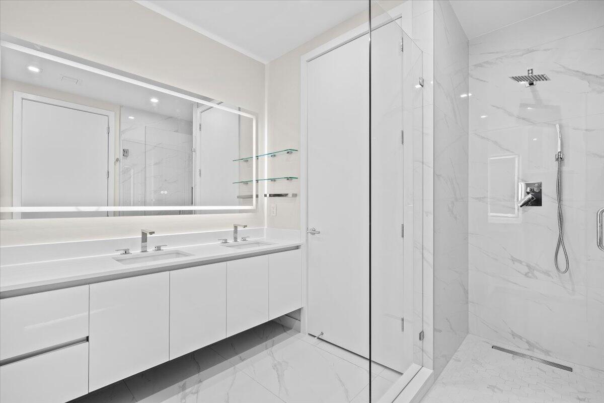 NAUTILUS 220 CONDOMINIUM - Residential