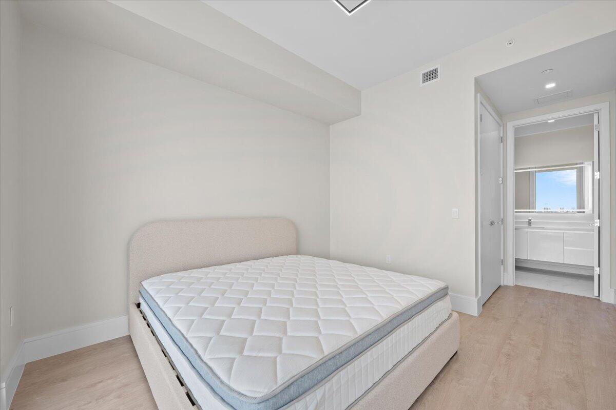 NAUTILUS 220 CONDOMINIUM - Residential