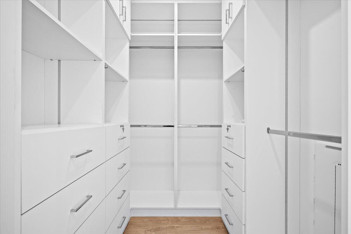 NAUTILUS 220 CONDOMINIUM - Residential