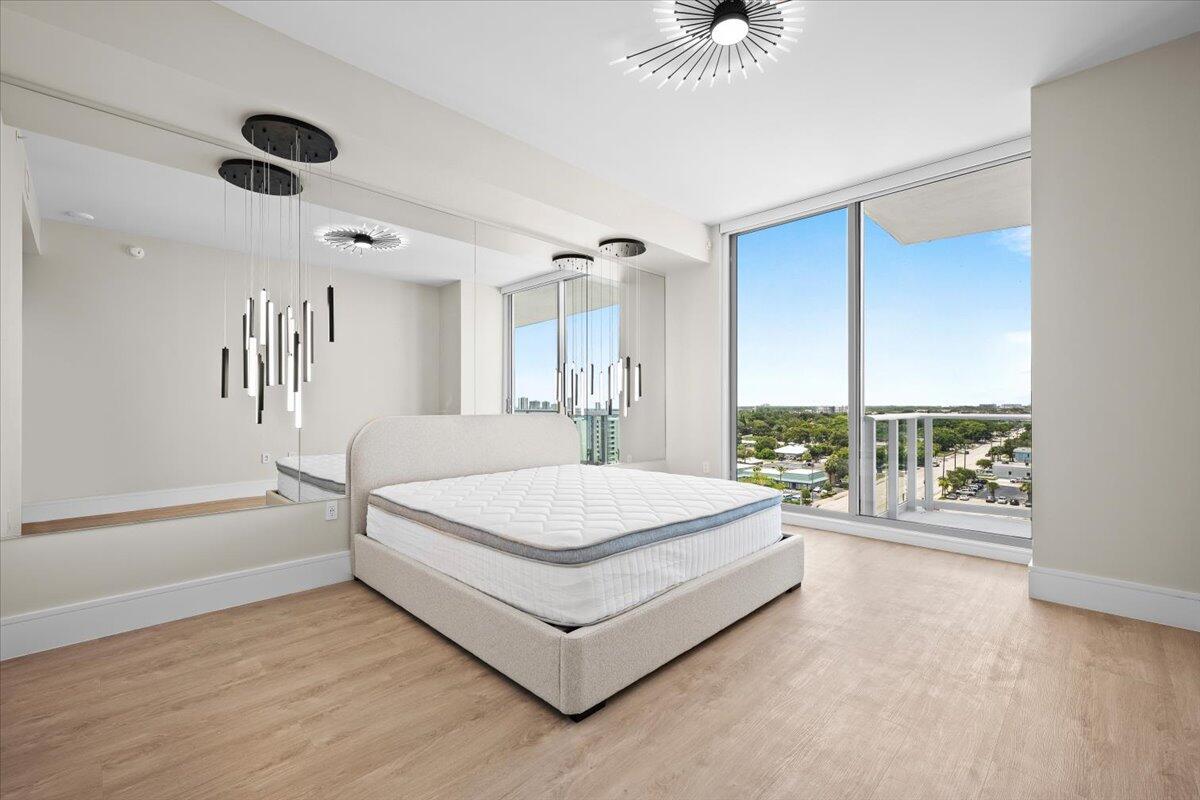 NAUTILUS 220 CONDOMINIUM - Residential