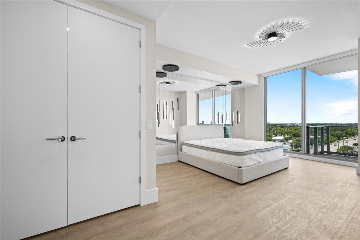 NAUTILUS 220 CONDOMINIUM - Residential