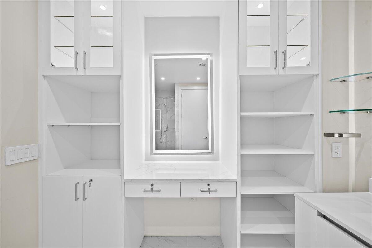 NAUTILUS 220 CONDOMINIUM - Residential