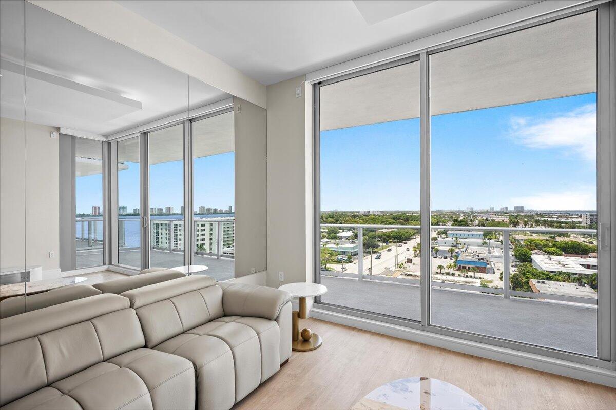 NAUTILUS 220 CONDOMINIUM - Residential