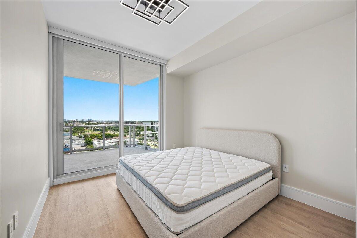 NAUTILUS 220 CONDOMINIUM - Residential