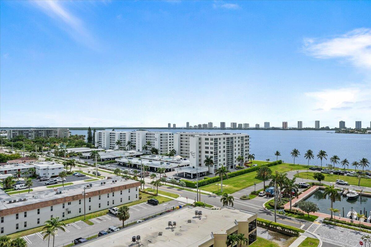 NAUTILUS 220 CONDOMINIUM - Residential