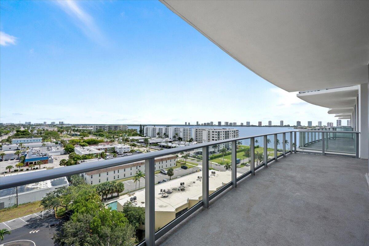 NAUTILUS 220 CONDOMINIUM - Residential
