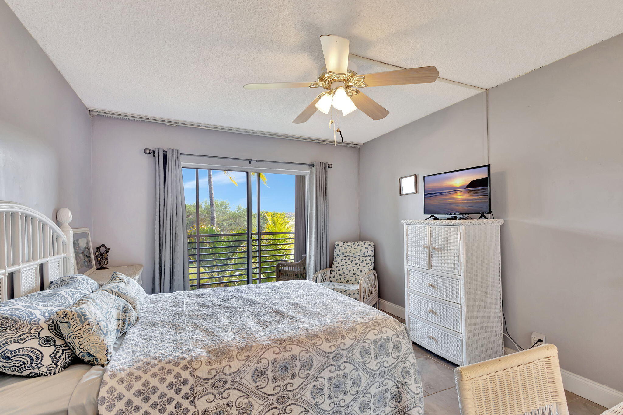 LAKE CLARKE GARDENS CONDO 22 - Residential