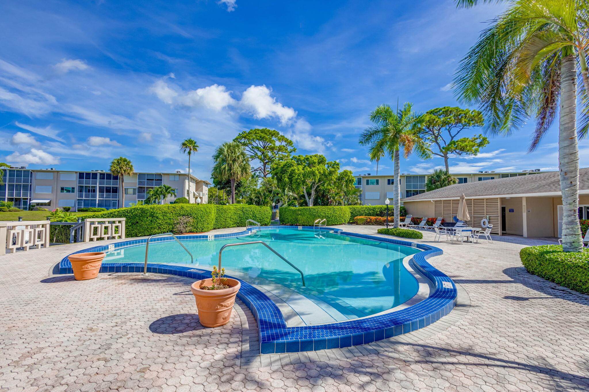 LAKE CLARKE GARDENS CONDO 22 - Residential