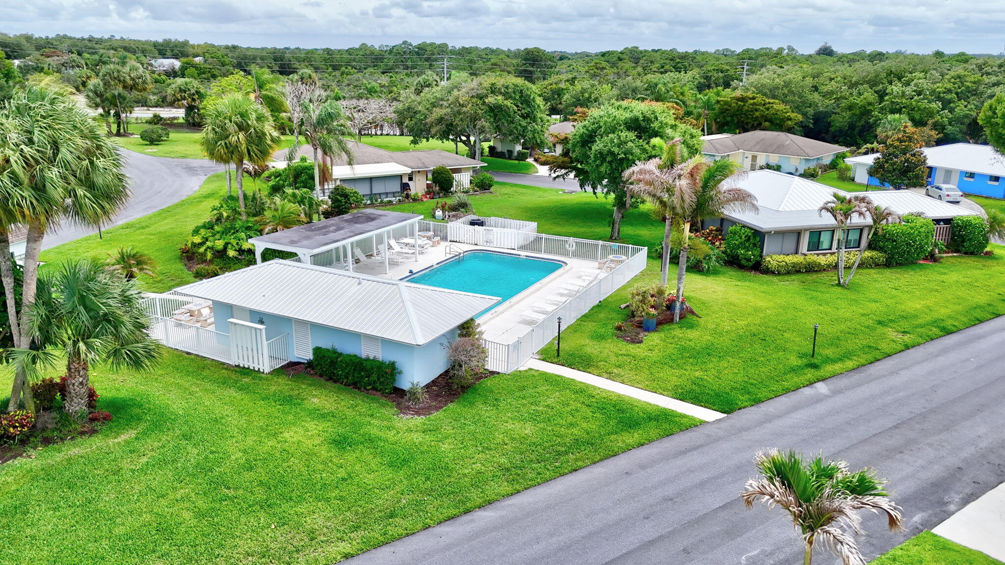 FAIRWAY VILLAS OF MILES GRANT CONDO - Residential