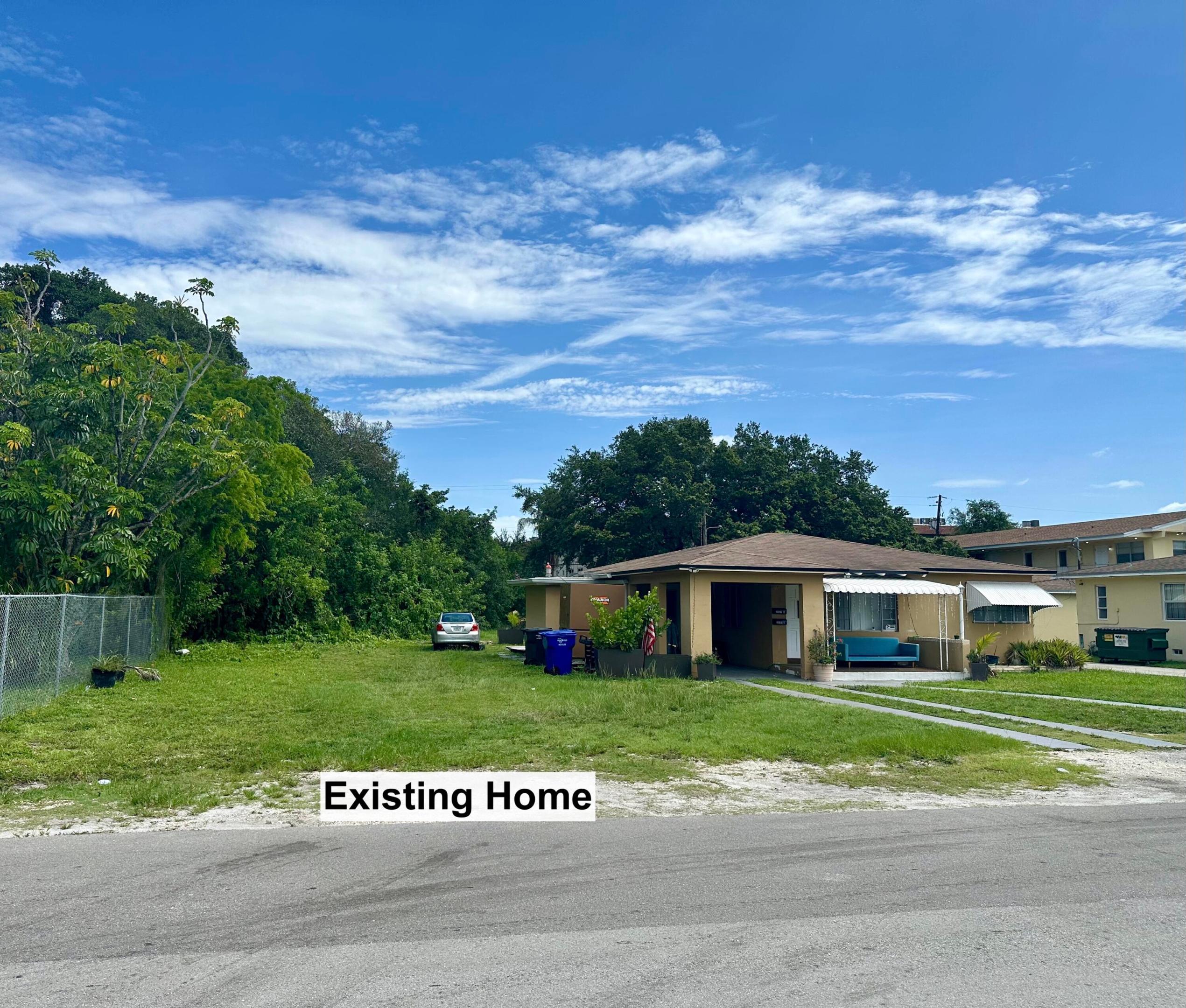 HOLLYWOOD LITTLE RANCHES - Residential