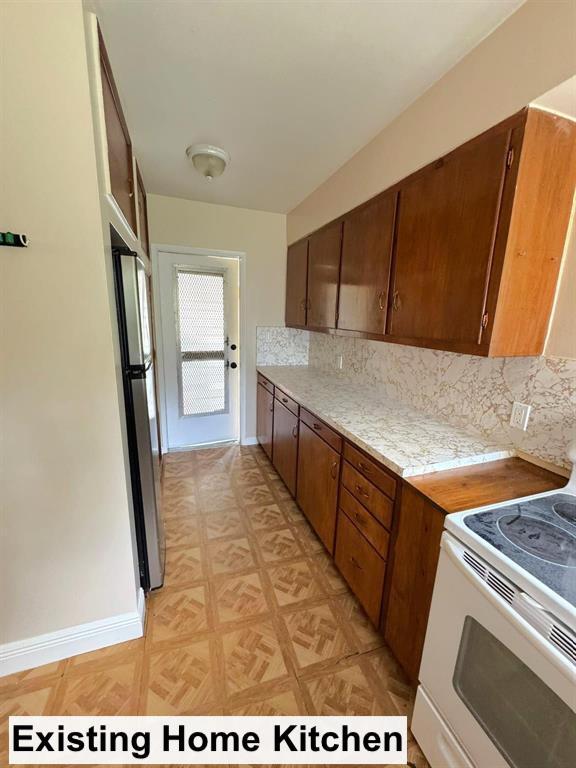 HOLLYWOOD LITTLE RANCHES - Residential
