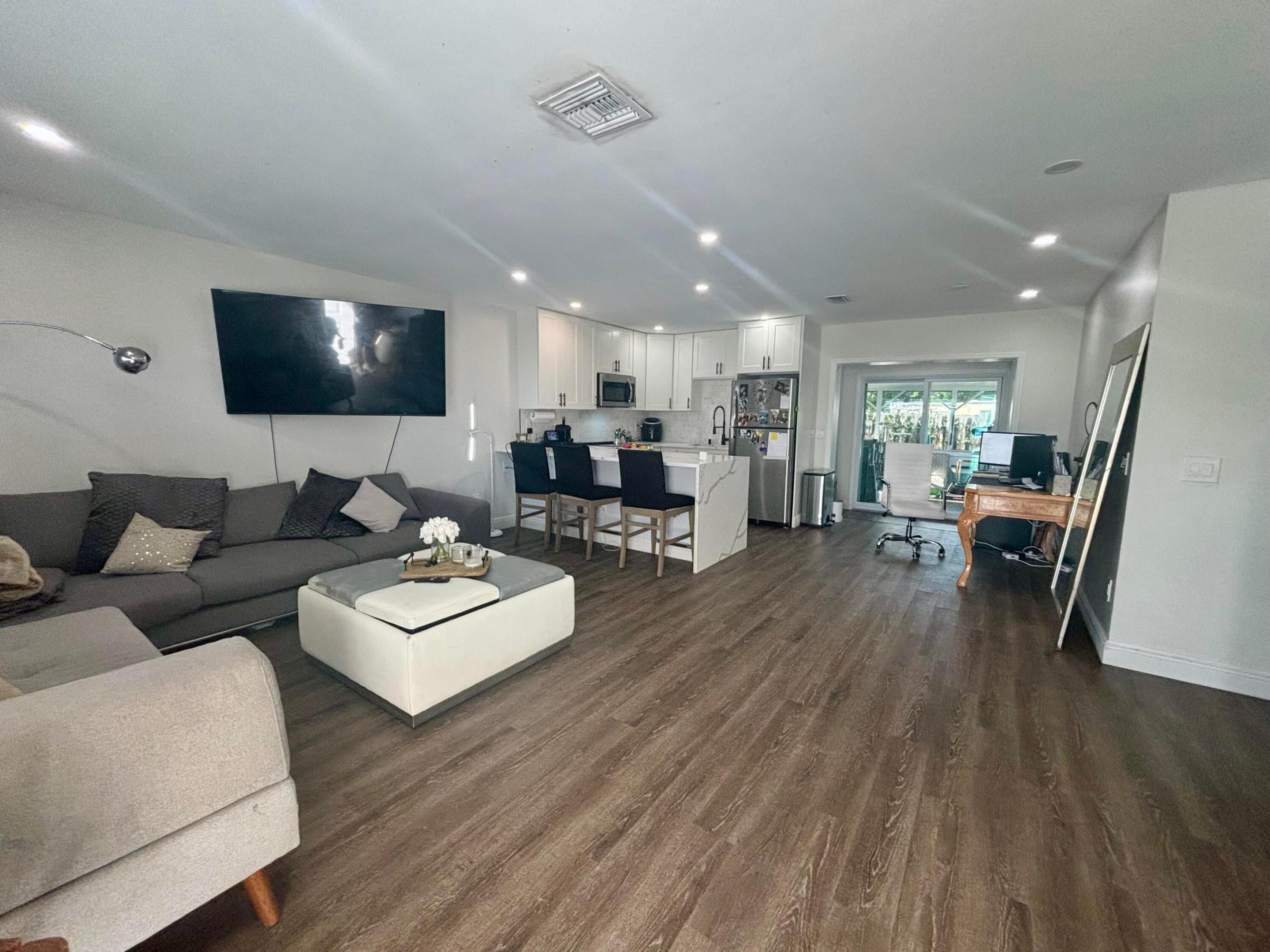 PINECREST CONDO - Residential