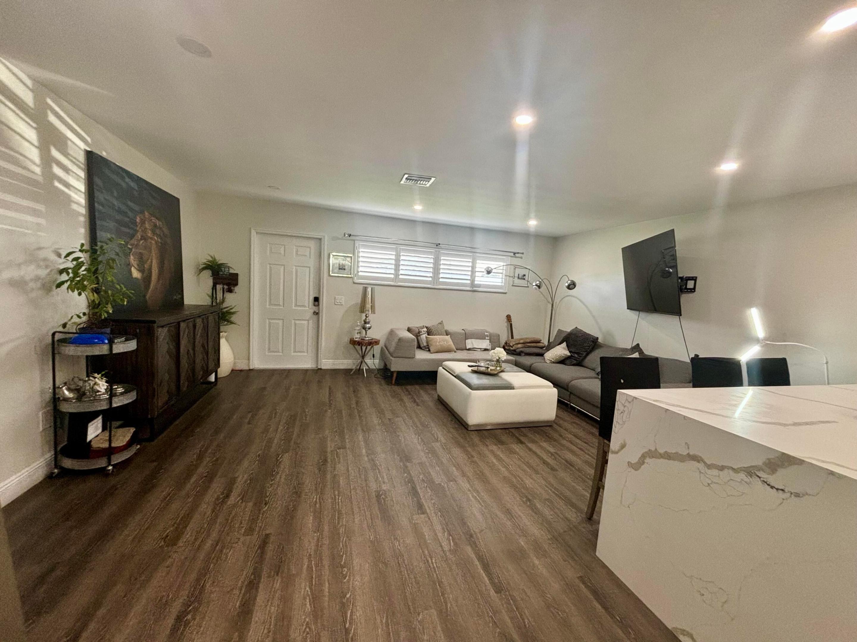 PINECREST CONDO - Residential