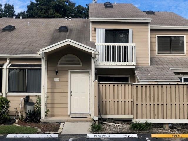 Ready for a new owner! This 2 bedroom townhome features tiled living area downstairs, high ceilings, open kitchen layout with new kitchen cabinets,  granite counter tops, stainless steel appliances, 2 master suites, extra loft area perfect for office or den. Patio area, washer & dryer in unit. Amenities include tennis court and pool area. Central location close to shopping areas.