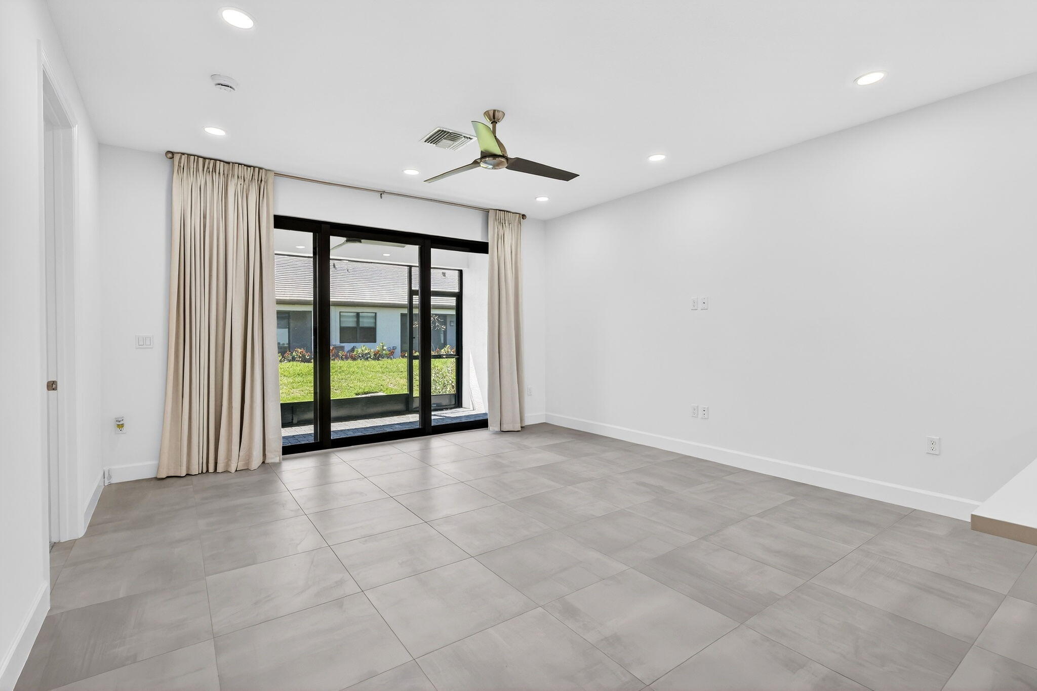 VALENCIA PARC - Residential Lease