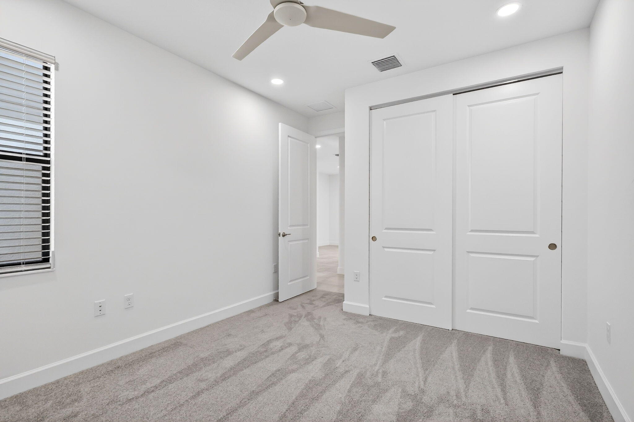 VALENCIA PARC - Residential Lease