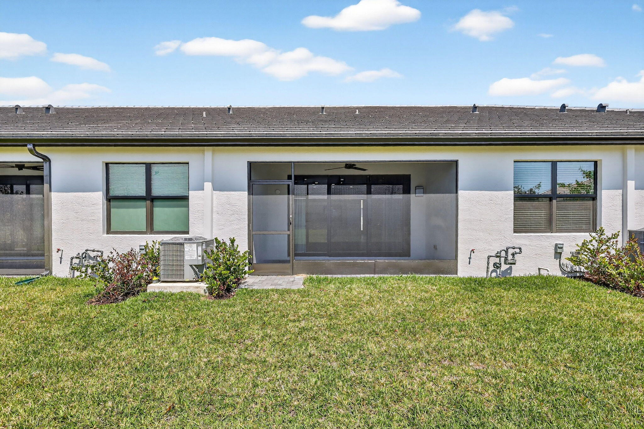 VALENCIA PARC - Residential Lease