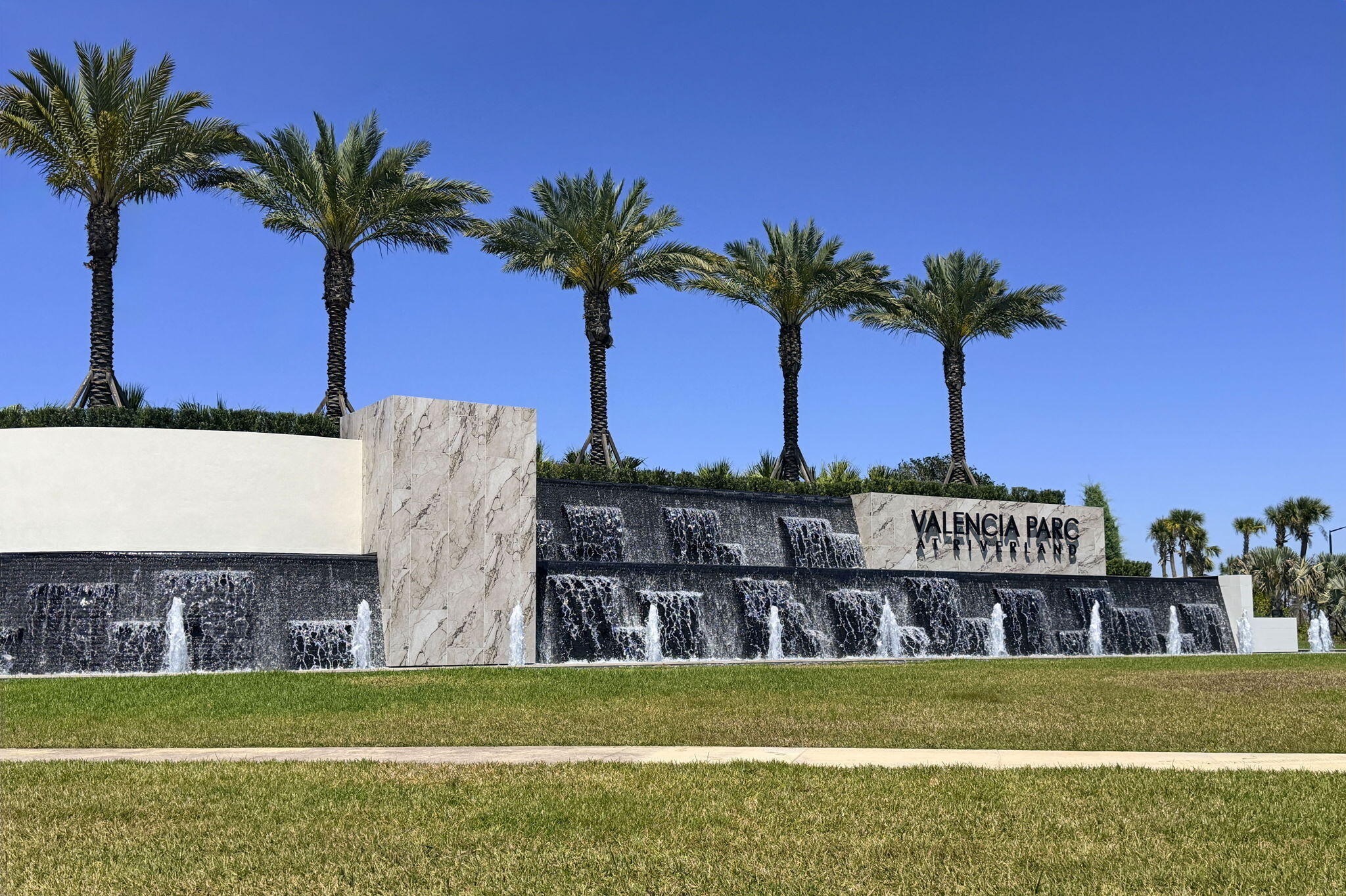 VALENCIA PARC - Residential Lease