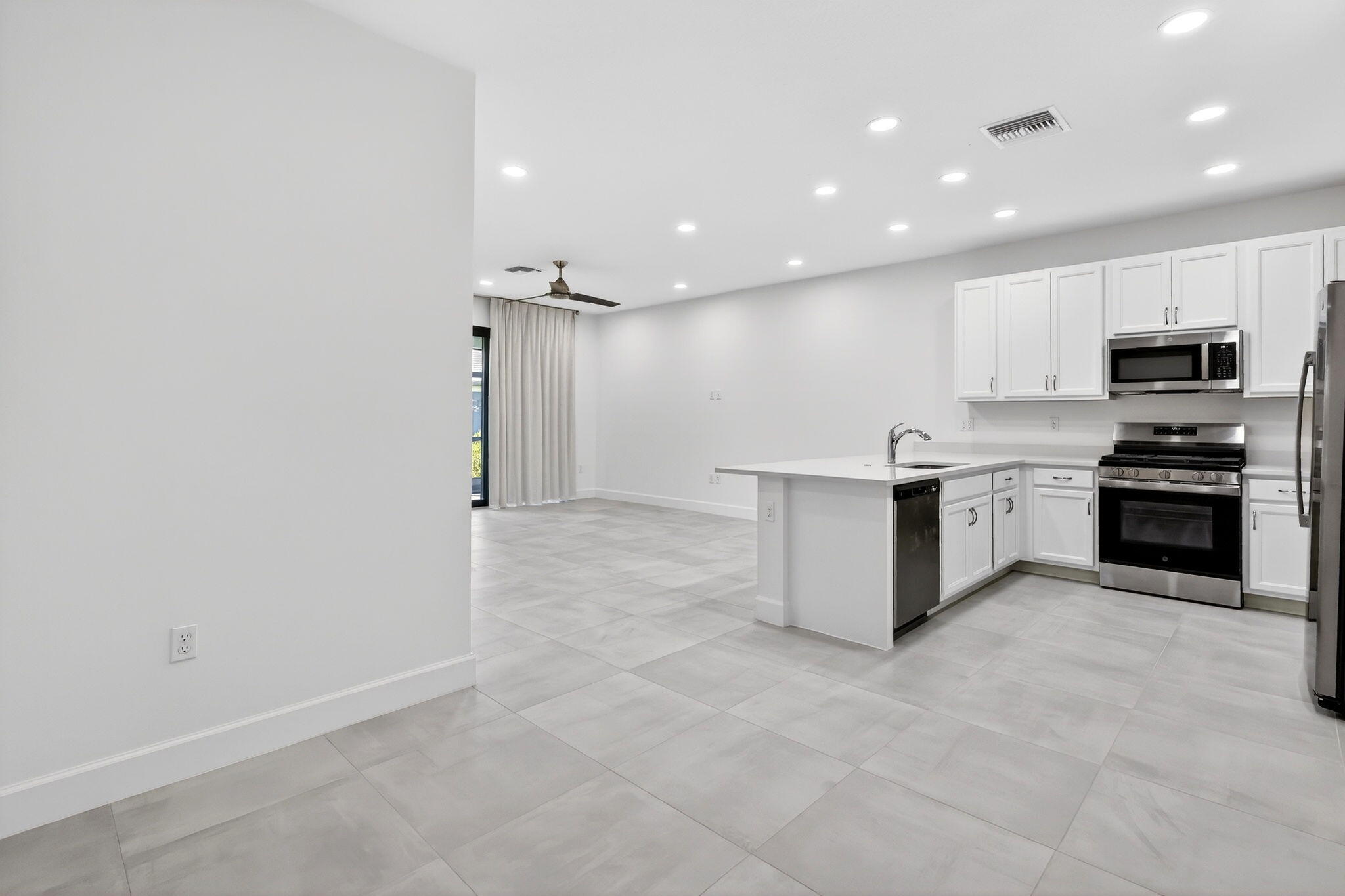 VALENCIA PARC - Residential Lease