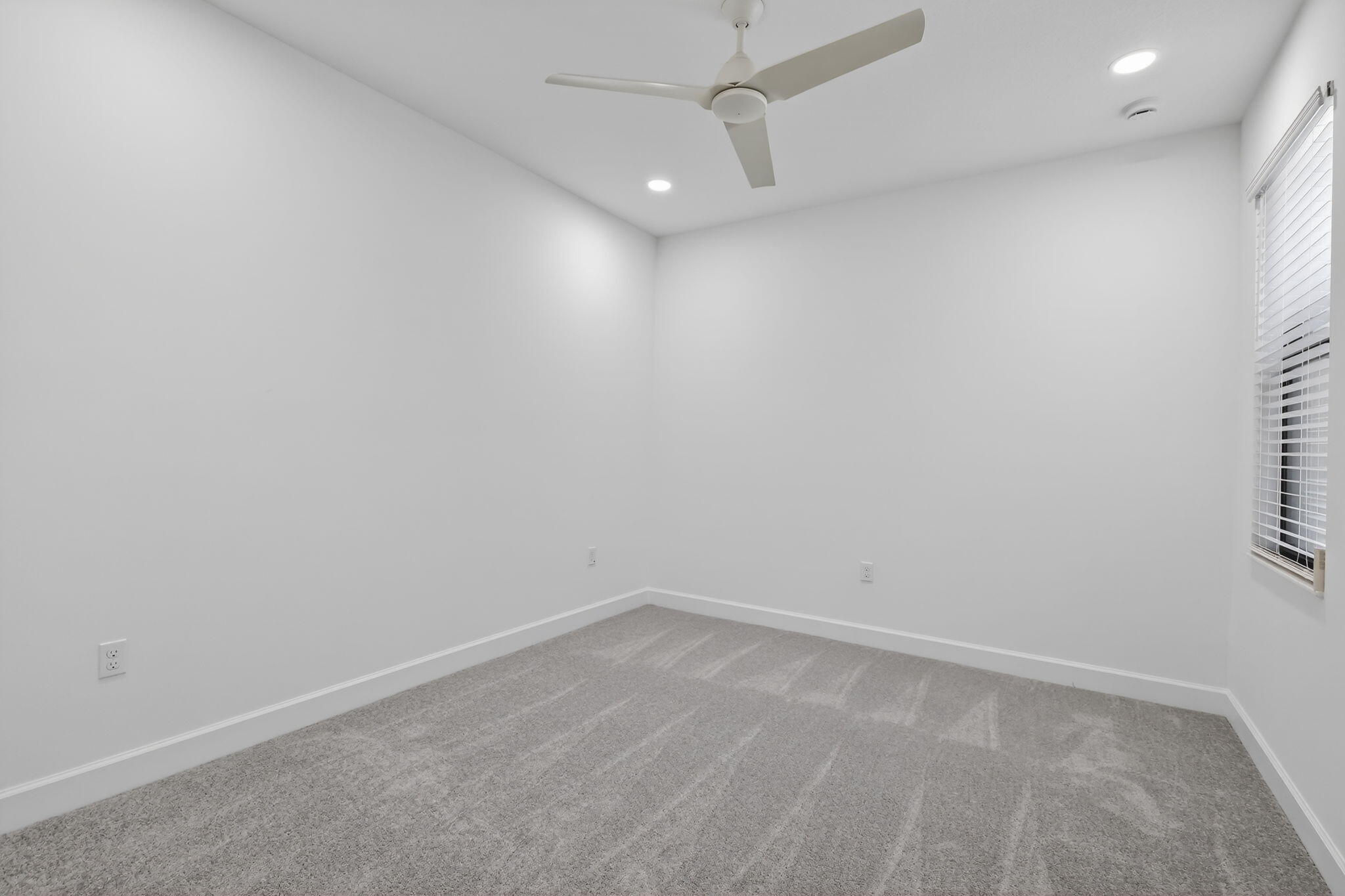VALENCIA PARC - Residential Lease