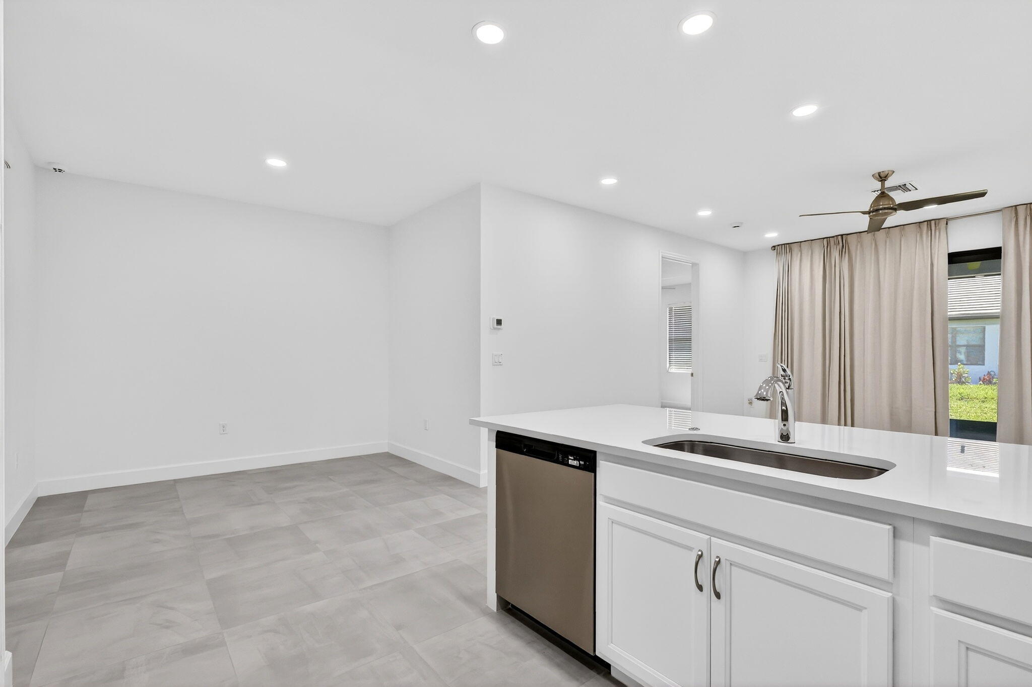 VALENCIA PARC - Residential Lease