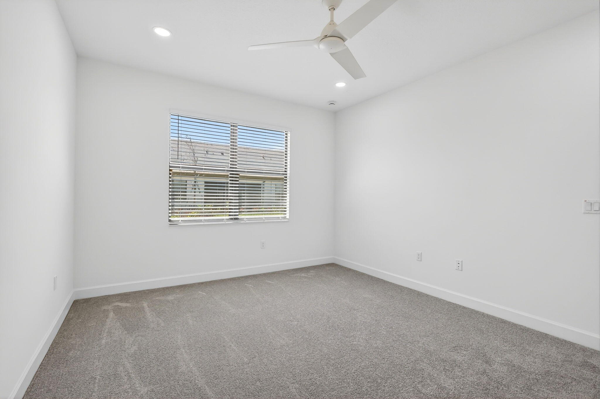 VALENCIA PARC - Residential Lease