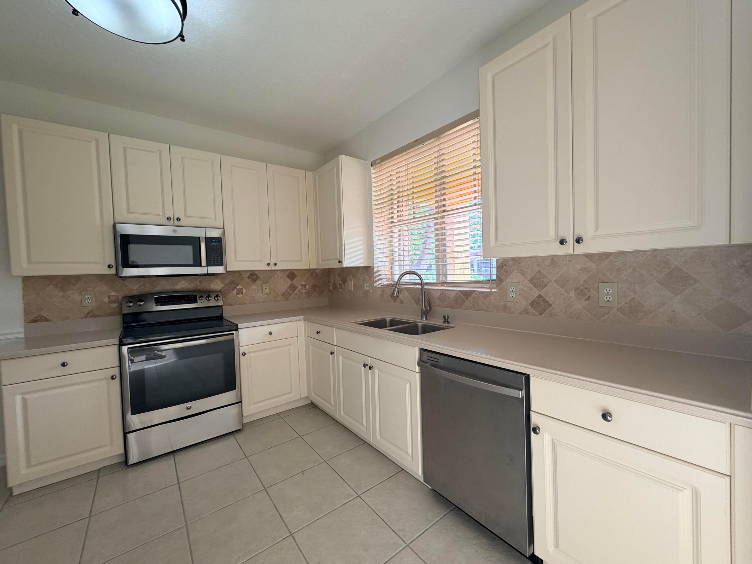 HERON BAY SOUTH - Residential Lease