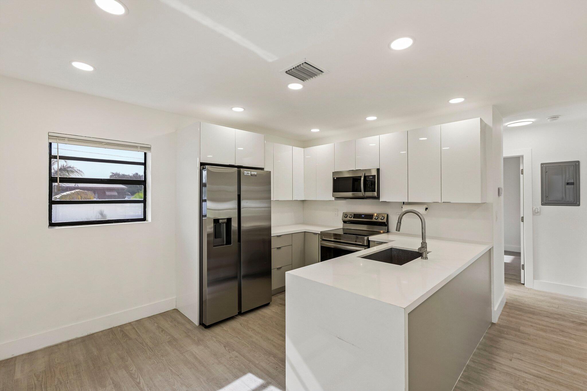 LAUDERDALE MANORS AMD PLAT - Residential