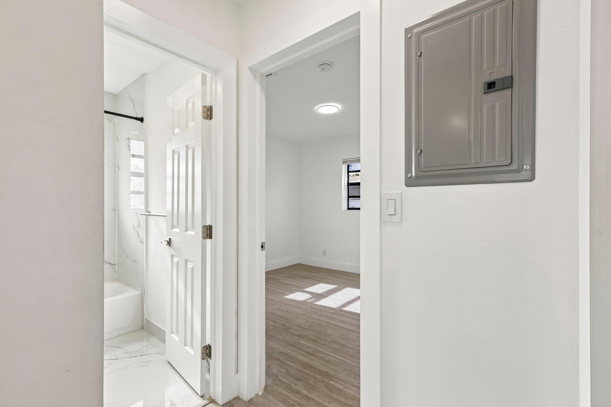 LAUDERDALE MANORS AMD PLAT - Residential