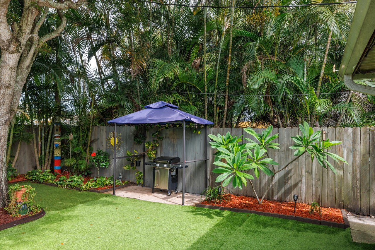 HOBE SOUND ESTATES - Residential