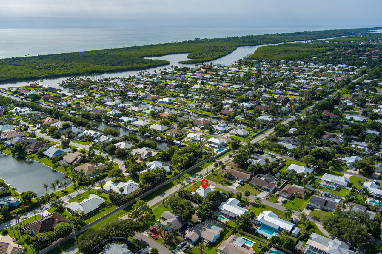 HOBE SOUND ESTATES - Residential