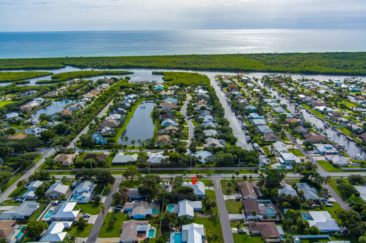 HOBE SOUND ESTATES - Residential