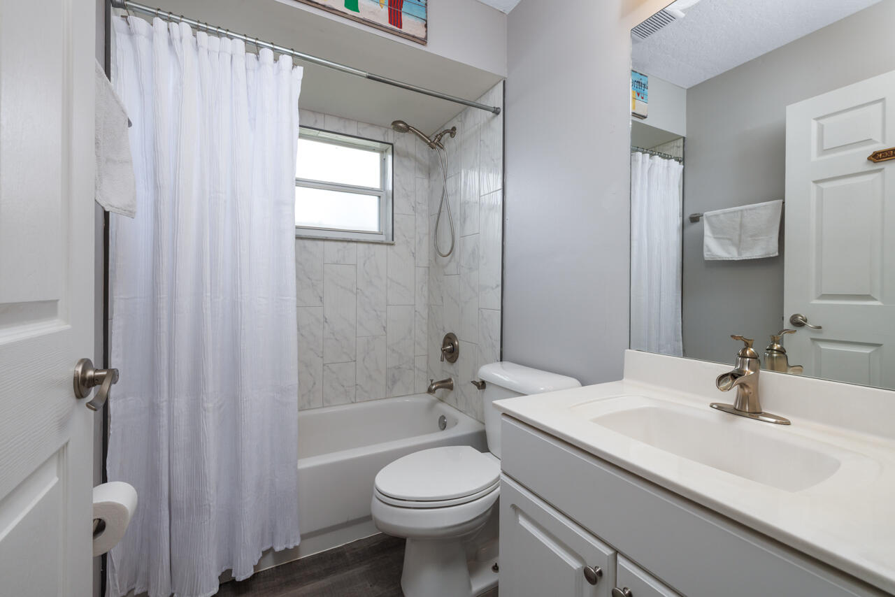 HOBE SOUND ESTATES - Residential