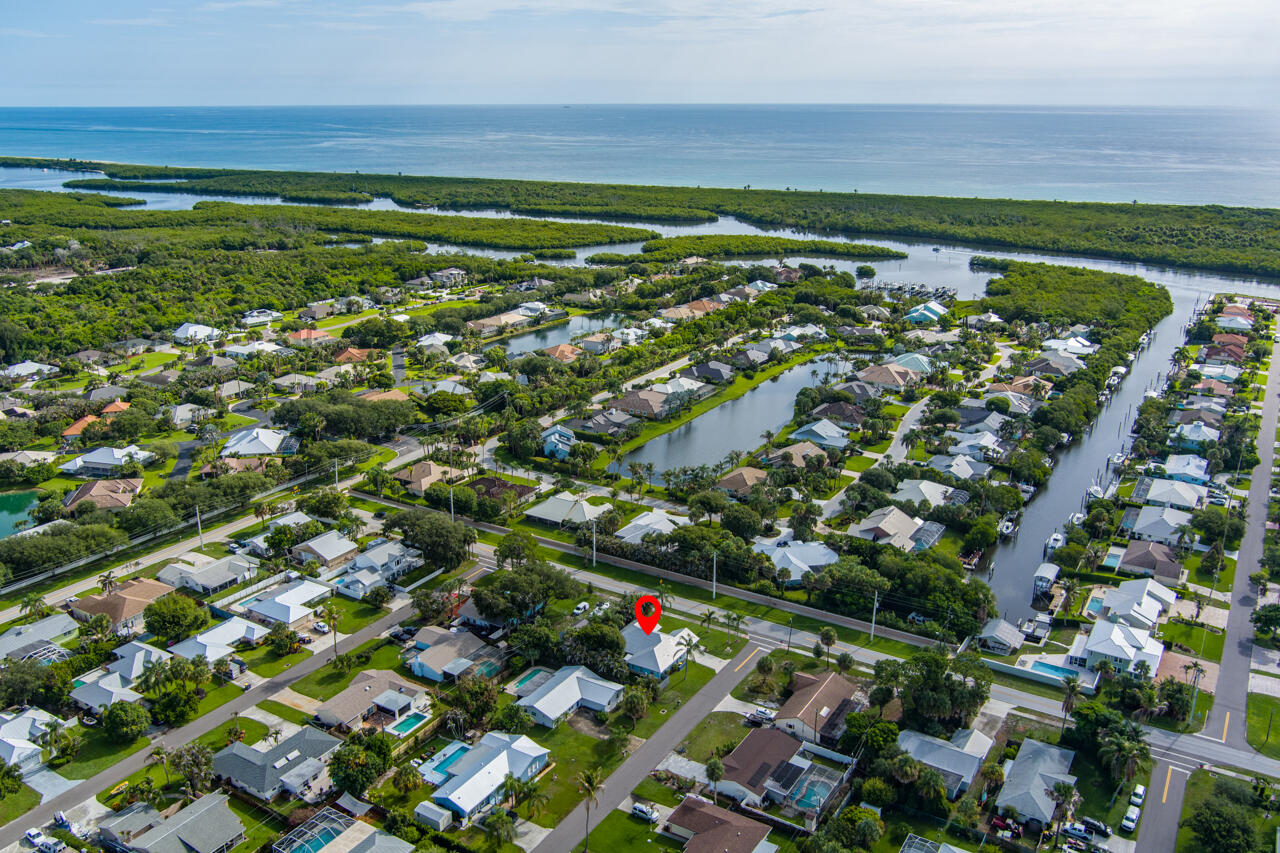 HOBE SOUND ESTATES - Residential