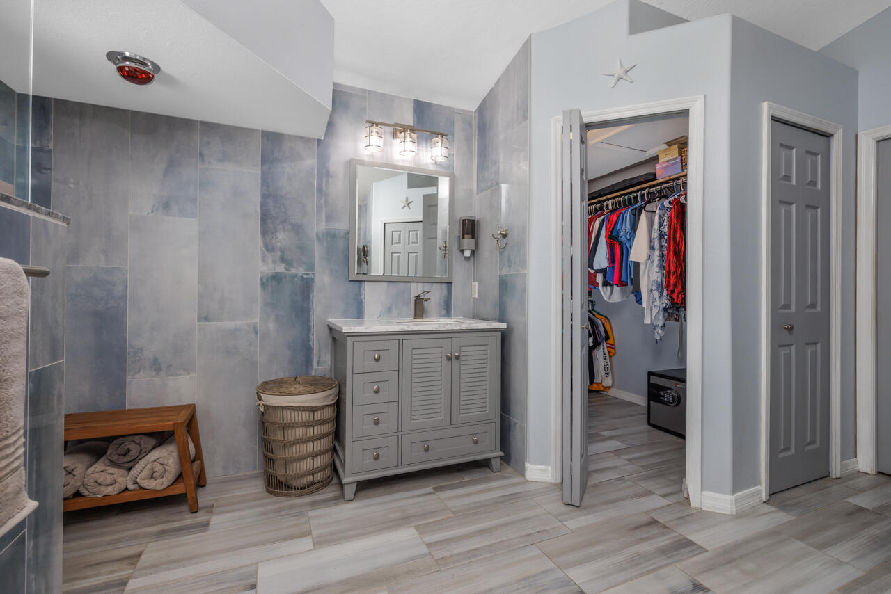 HOBE SOUND ESTATES - Residential