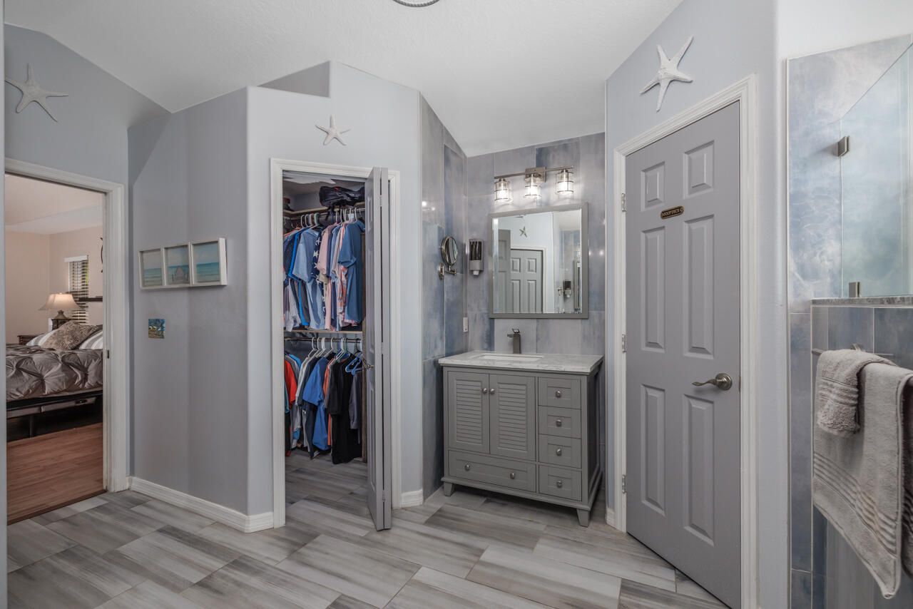 HOBE SOUND ESTATES - Residential