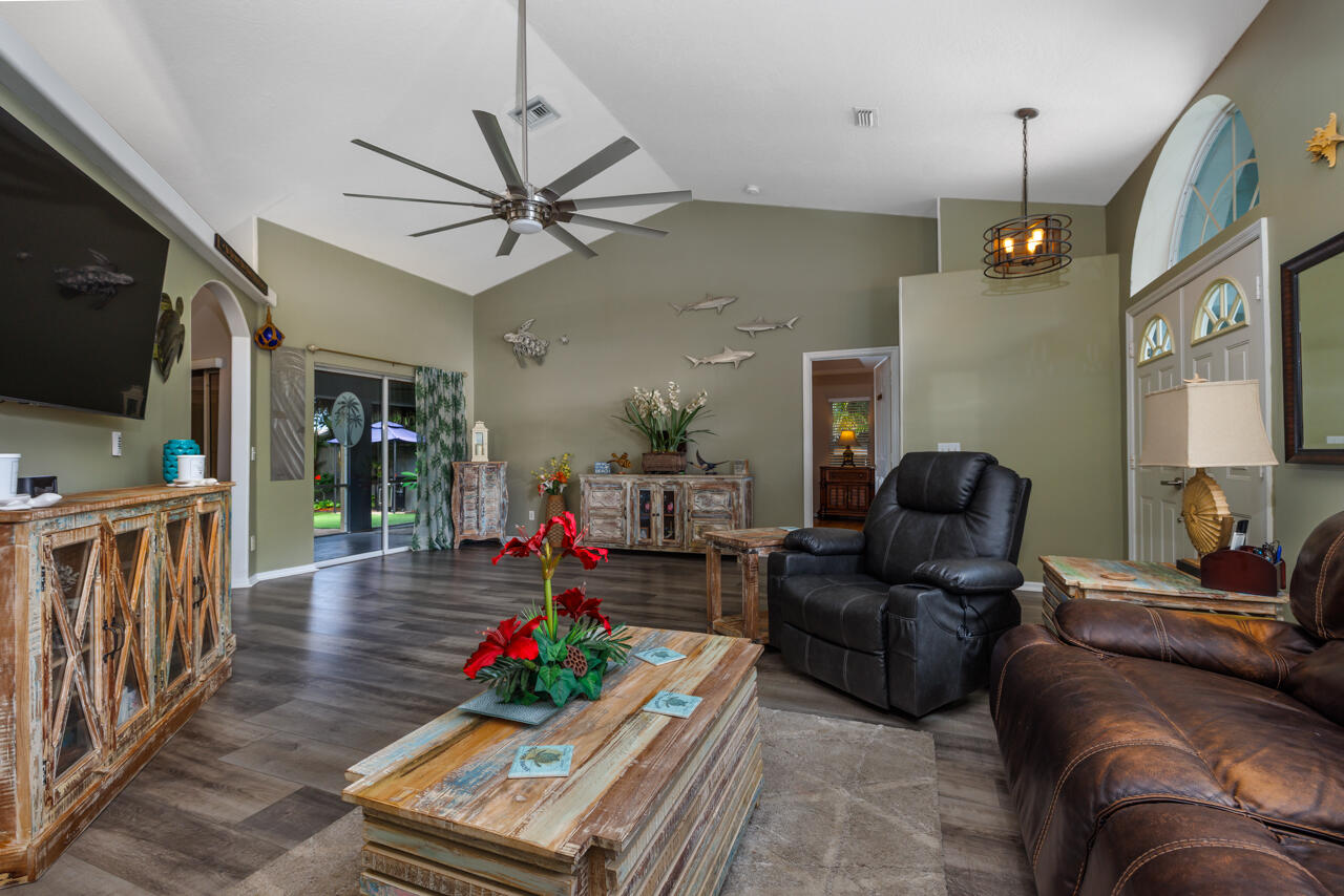HOBE SOUND ESTATES - Residential