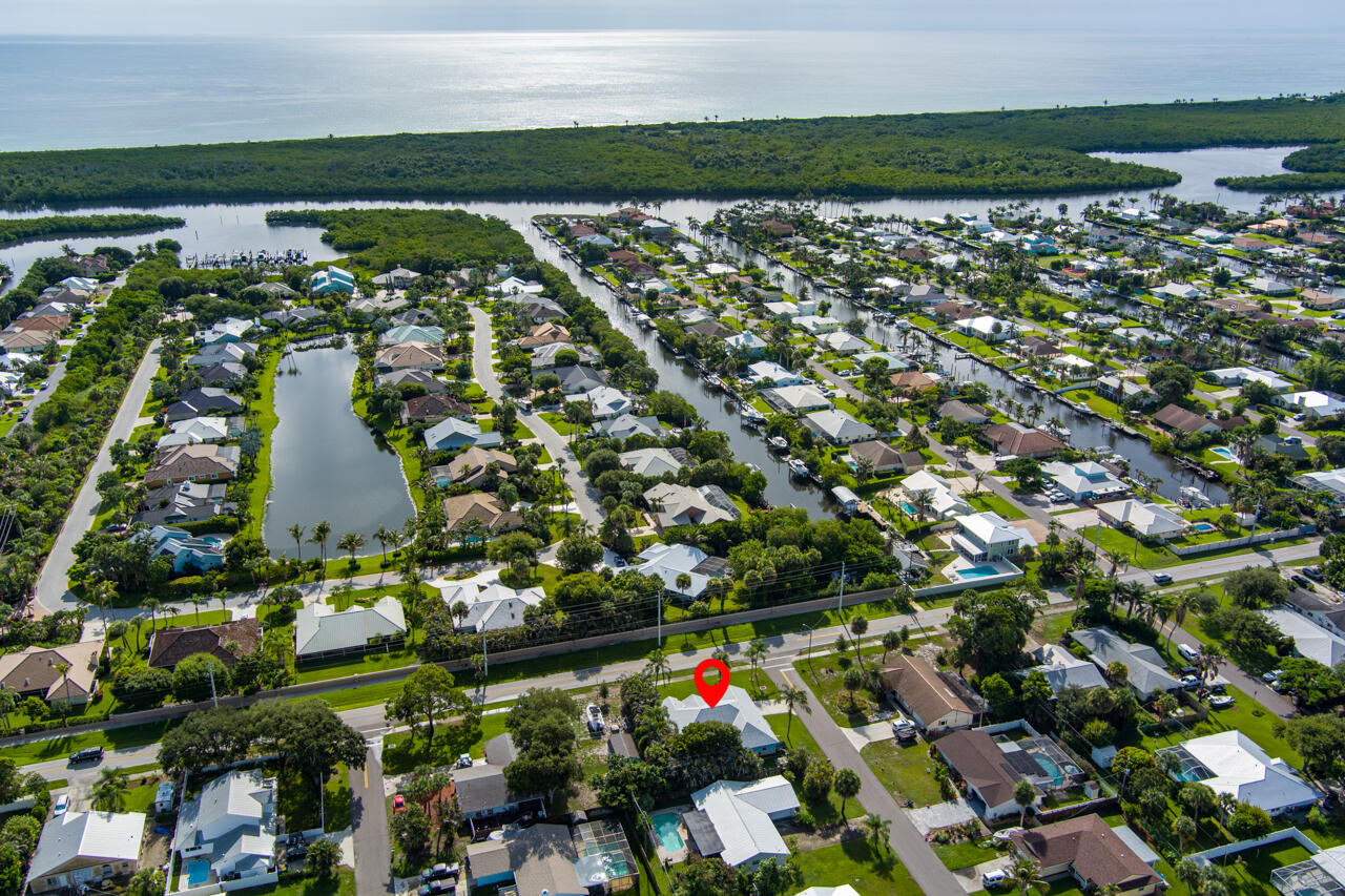 HOBE SOUND ESTATES - Residential