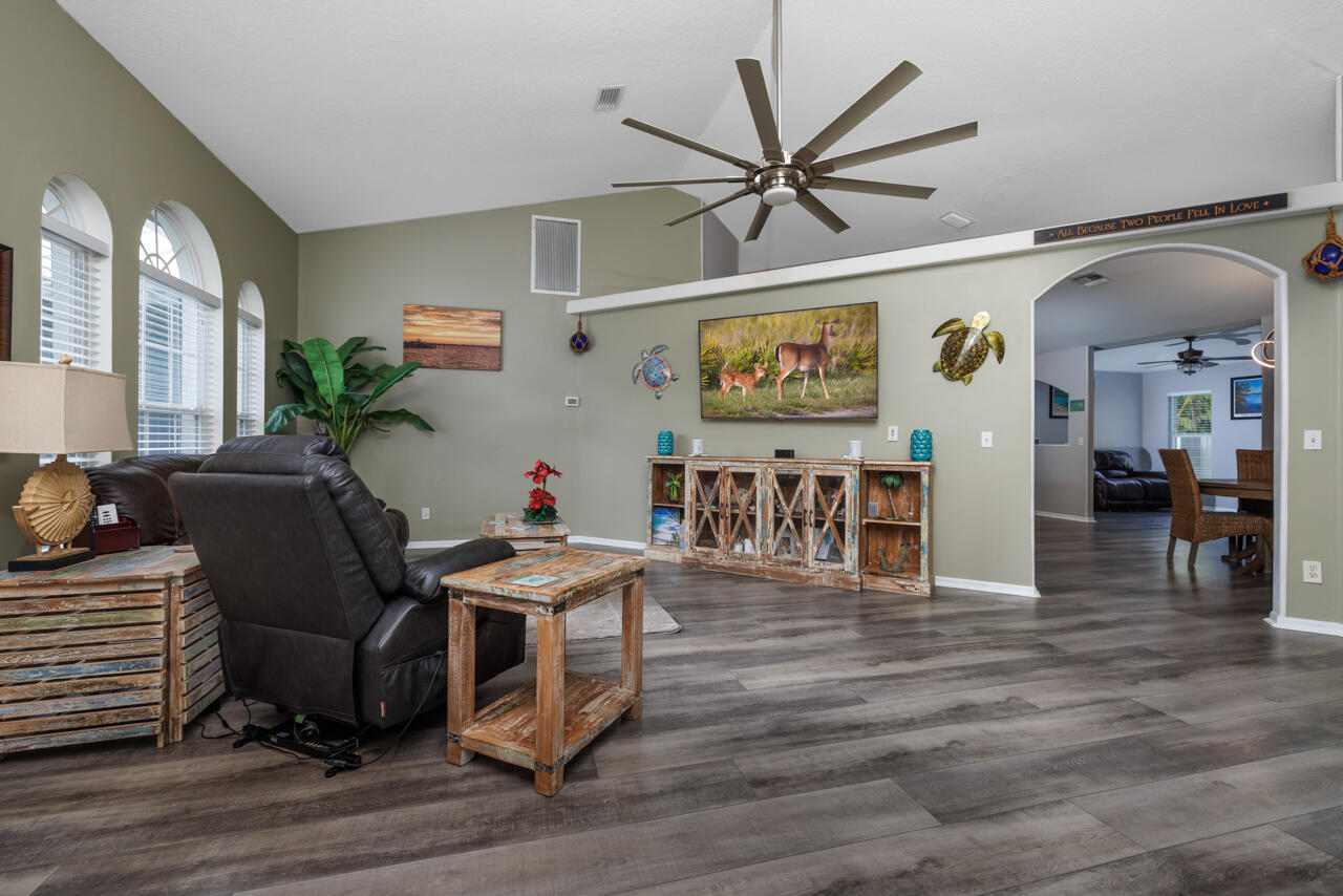 HOBE SOUND ESTATES - Residential