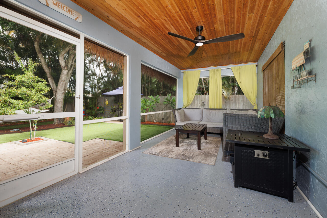 HOBE SOUND ESTATES - Residential