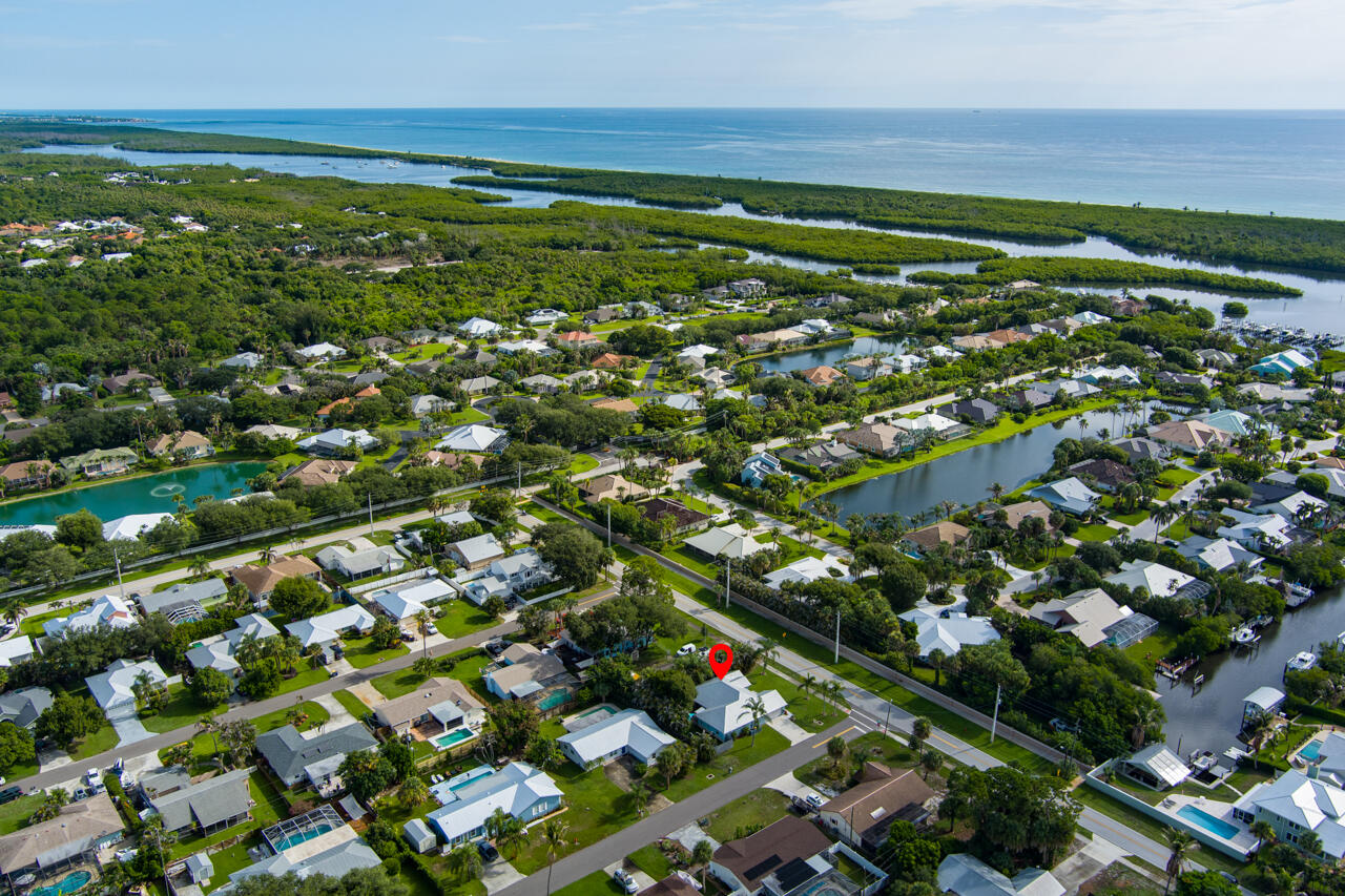 HOBE SOUND ESTATES - Residential
