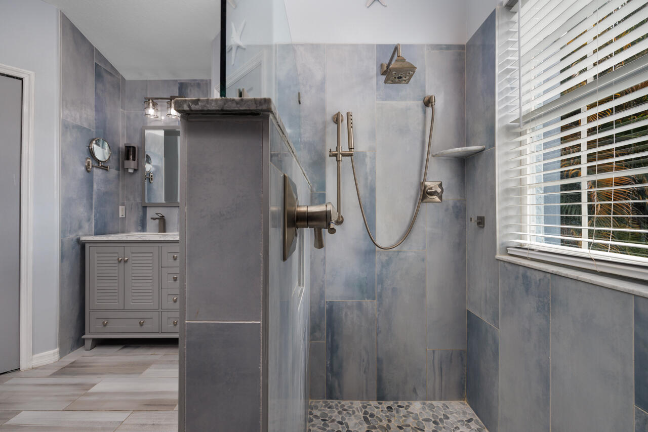 HOBE SOUND ESTATES - Residential